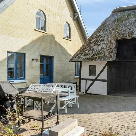 Nostalgic Atmosphere At The Old Parsonage On Lyo Hébergement de vacances *