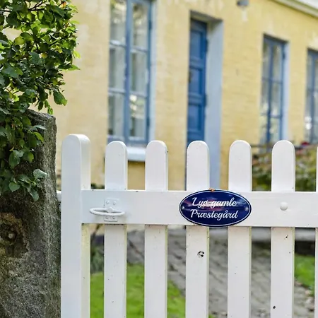 Hébergement de vacances Nostalgic Atmosphere At The Old Parsonage On Lyo *