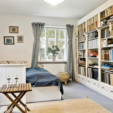 Hébergement de vacances Nostalgic Atmosphere At The Old Parsonage On Lyo *