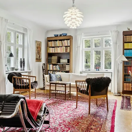 Nostalgic Atmosphere At The Old Parsonage On Lyo Hébergement de vacances