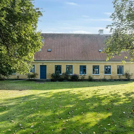 Σπίτι διακοπών Nostalgic Atmosphere At The Old Parsonage On Lyo Fåborg