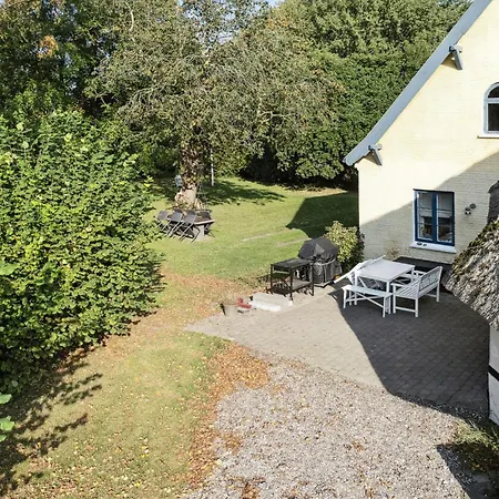 Nostalgic Atmosphere At The Old Parsonage On Lyo Hébergement de vacances *