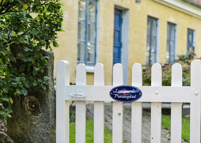 Vakantiehuis Nostalgic Atmosphere At The Old Parsonage On Lyo *