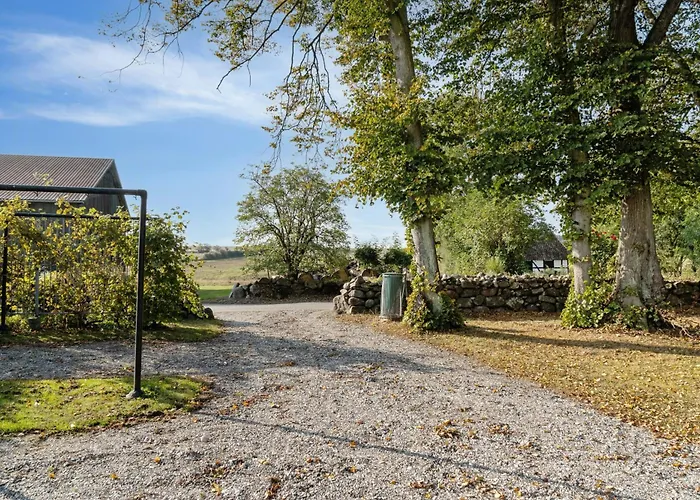 Nostalgic Atmosphere At The Old Parsonage On Lyo Hébergement de vacances Fåborg